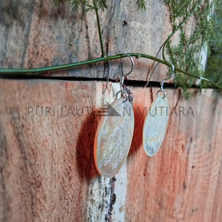 ANSE006-Simple Carving Shell With Silver Earwire