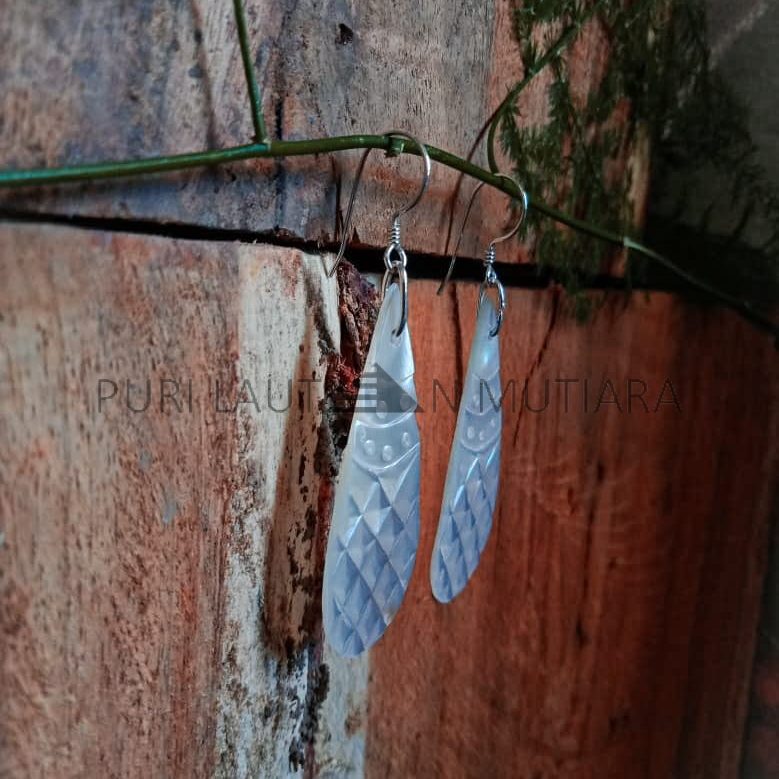 ANSE010-Simple Carving Shell With Silver Earwire