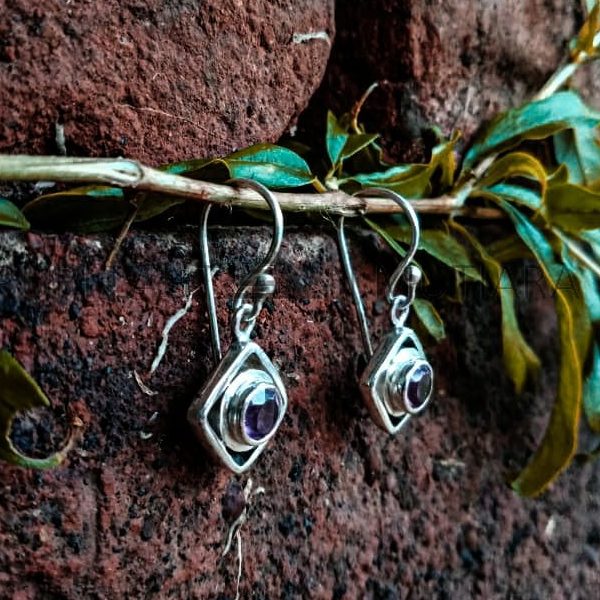 E271-Dangling Earrings Diamond Shape