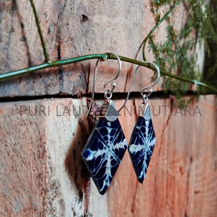 EDBS001-Diamond Shape Shell Dark Blue Resin Earring