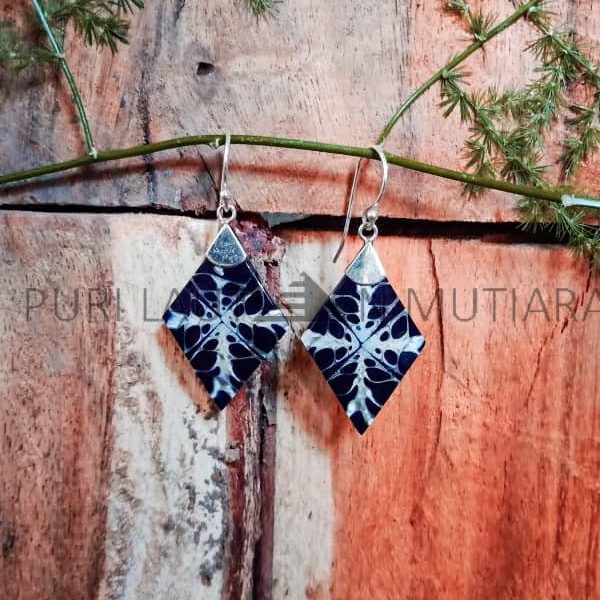 EDBS001-Diamond Shape Shell Dark Blue Resin Earring