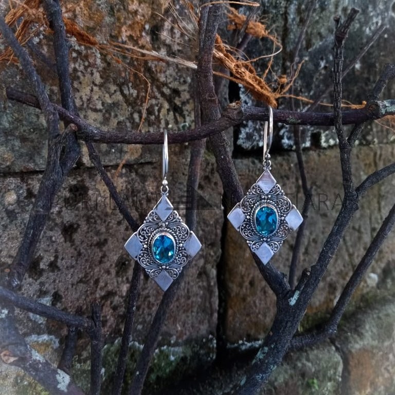 NY-ER128-Silver Diamond Shape Earring With Gemstone