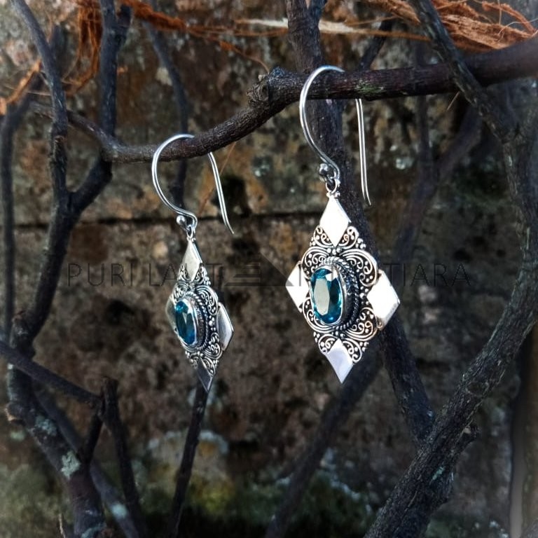 NY-ER128-Silver Diamond Shape Earring With Gemstone