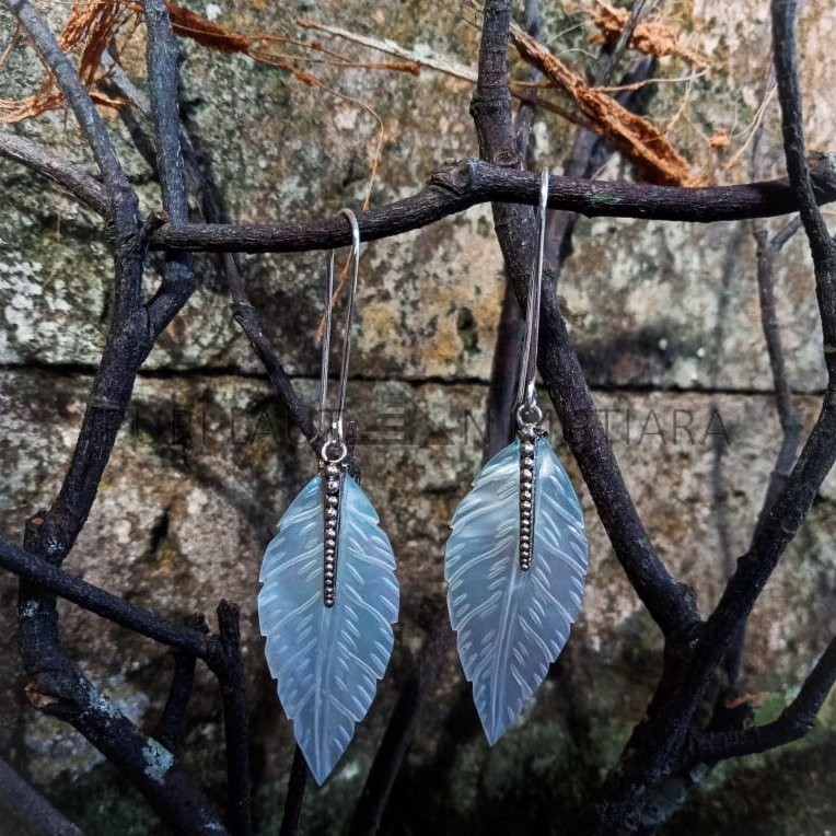 NY-ER148-Silver Dangling Earring With Carved MOP