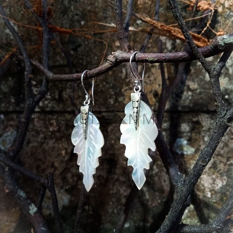 NY-ER152-Silver Dangling Earring With Carved MOP