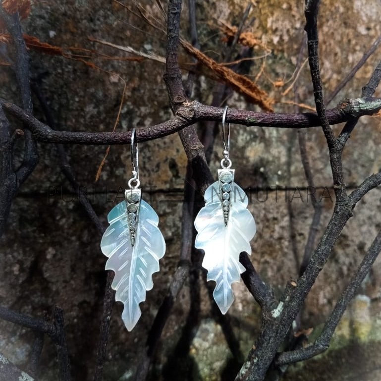 NY-ER152-Silver Dangling Earring With Carved MOP