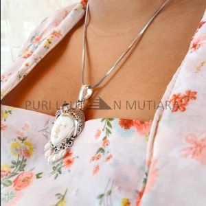NY-MFPD020-Bone Moonface Pendant