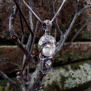 NY-MFPD021-Bone Moonface Pendant