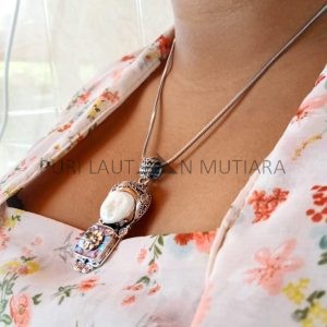 NY-MFPD021-Bone Moonface Pendant