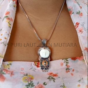 NY-MFPD021-Bone Moonface Pendant