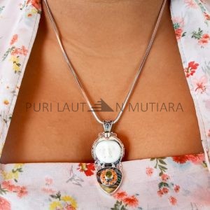 NY-MFPD022-Bone Moonface Pendant