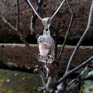 NY-MFPD023-Bone Moonface Pendant