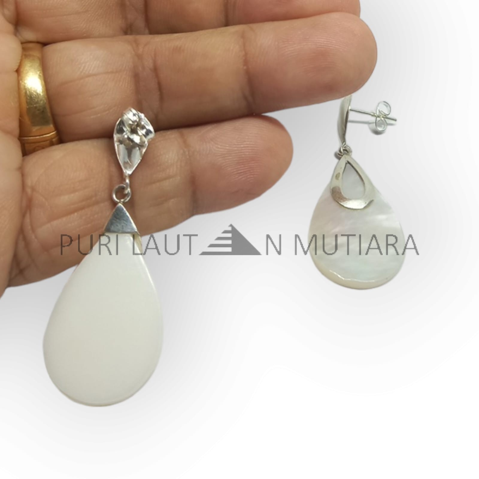 NY-ER153-Silver Stud Earring With MOP