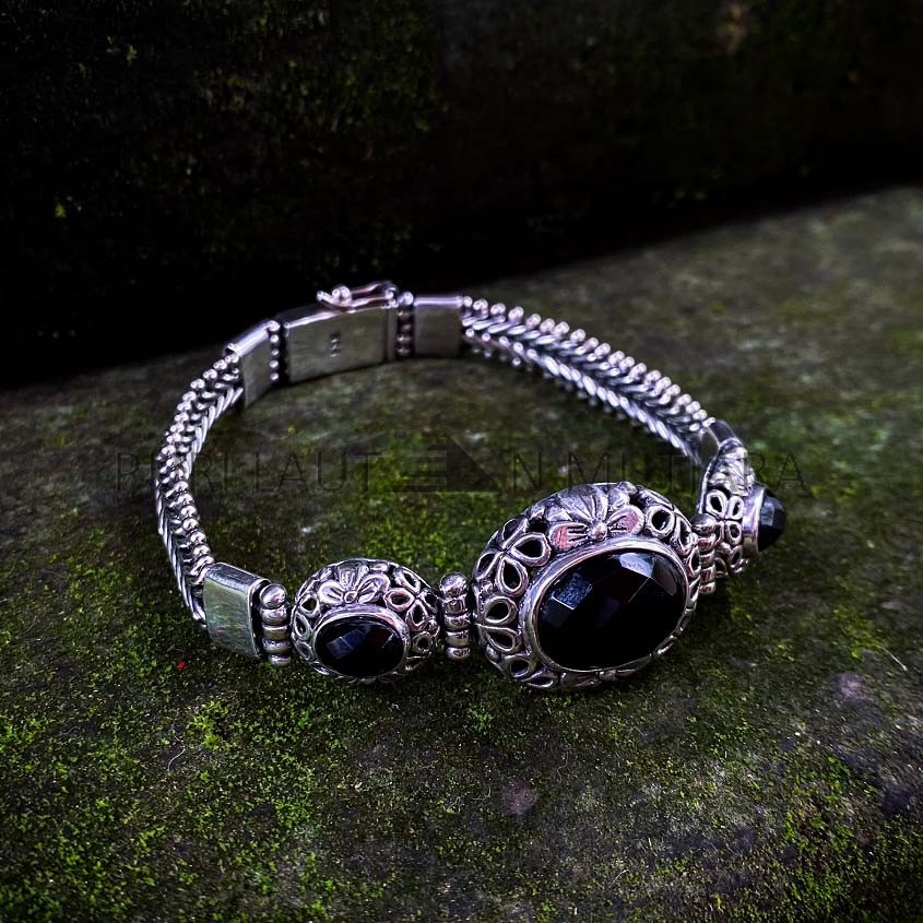 NY-CHB063-Silver Chain Bracelet With Stones