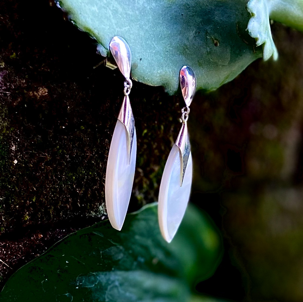 NY-ER163-Silver Dangling Earring With MOP