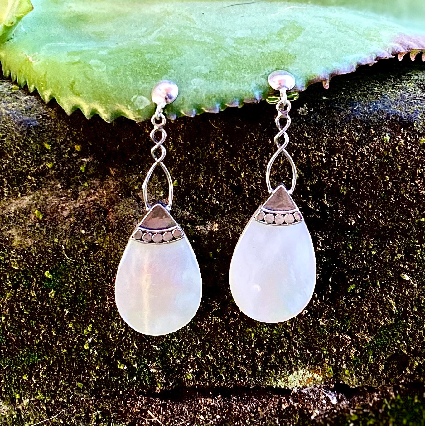 NY-ER164-Silver Dangling Earring With MOP