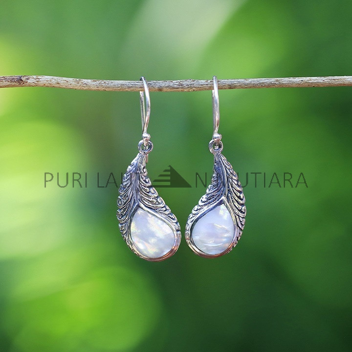 IER042-Sterling Silver Teardrop Leaf Motif With MOP