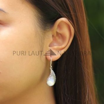 IER042-Sterling Silver Teardrop Leaf Motif With MOP