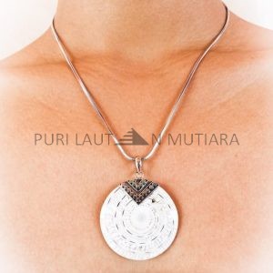PL-PD001-Silver Pendant Bali Design With Hulun Shell