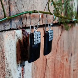 ER051-Armadillo Caps Rectangle Black Shell Earrings