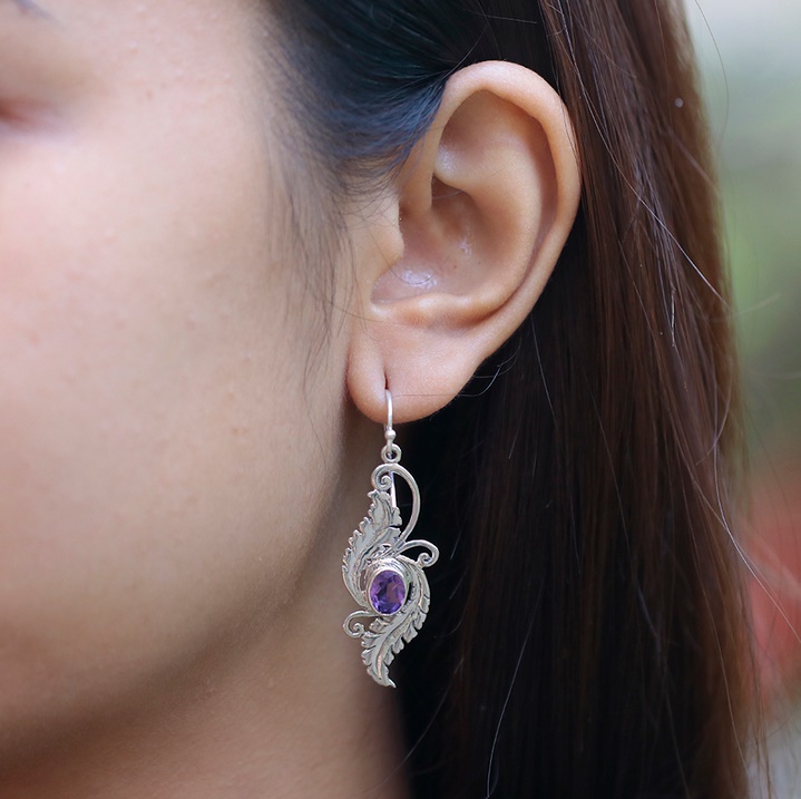 IER026-Bali Ornate Leaf Earrings With Gemstone