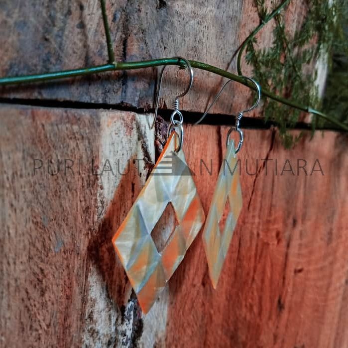 ANSE001-Simple Carving Shell With Silver Earwire