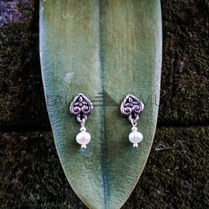 BSE123B-Spade Shape Post With Pearl