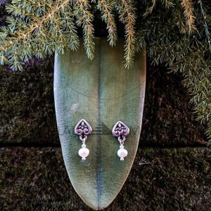 BSE123B-Spade Shape Post With Pearl