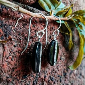 EA25442-Round Black Resin Earrings