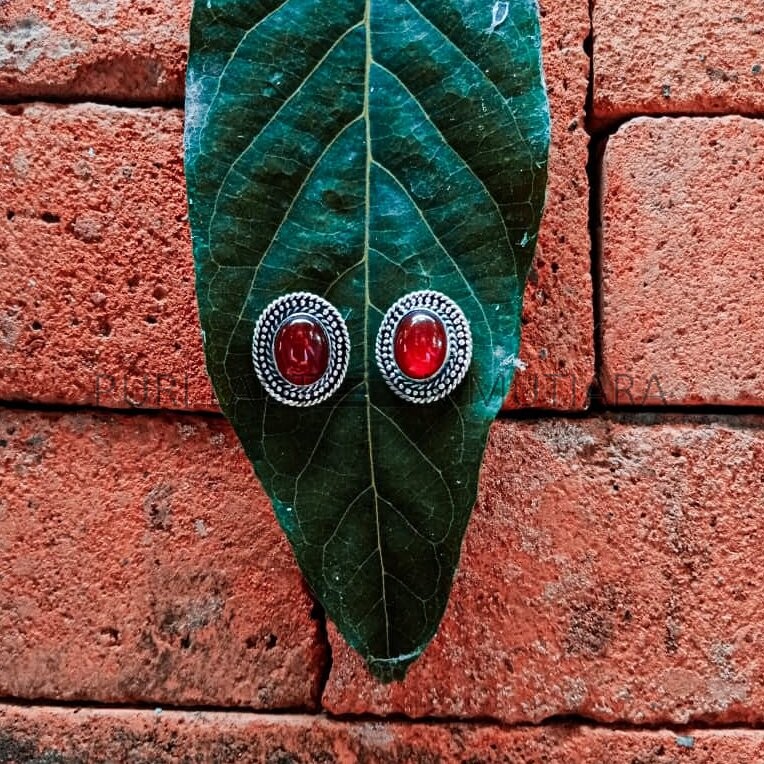 ER19005-Bali Post Earrings With Gemstone