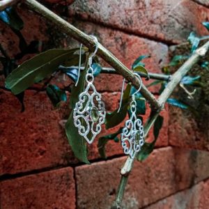 ER19006-Wire Pattern Design With Gemstone