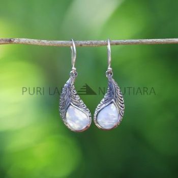 IER042-Sterling Silver Teardrop Leaf Motif With MOP