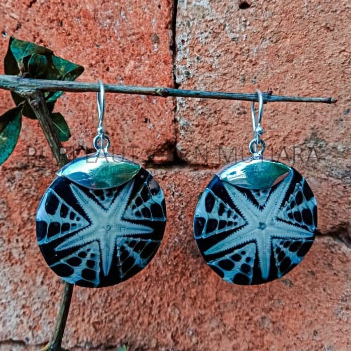 KA-ER004-Starfish Shell Black Resin With Silver Caps