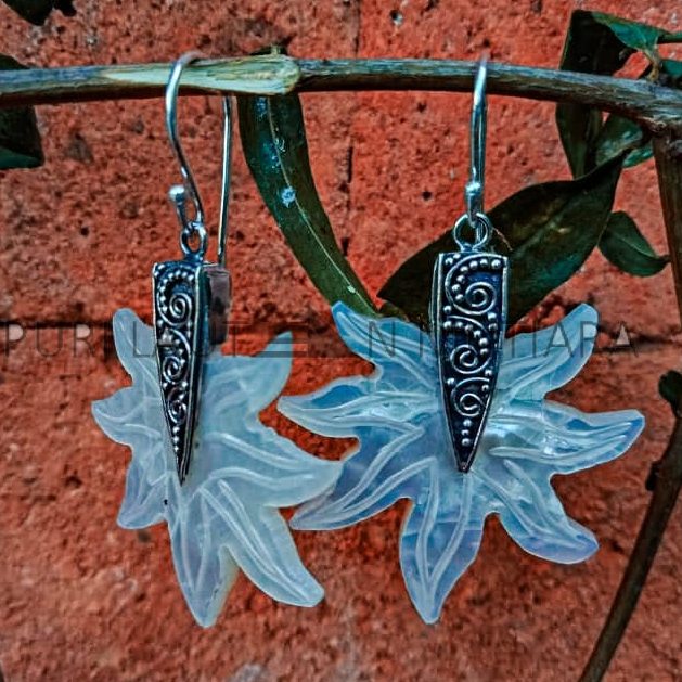 KA-ER010-Silver Caps Bali Design With Carved MOP