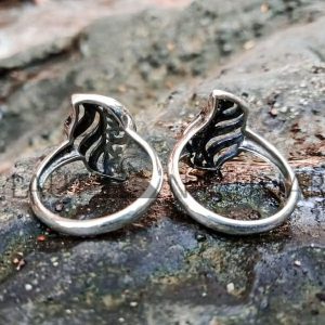 KA-R015-Sterling Small Leaf Ring And Dot Design