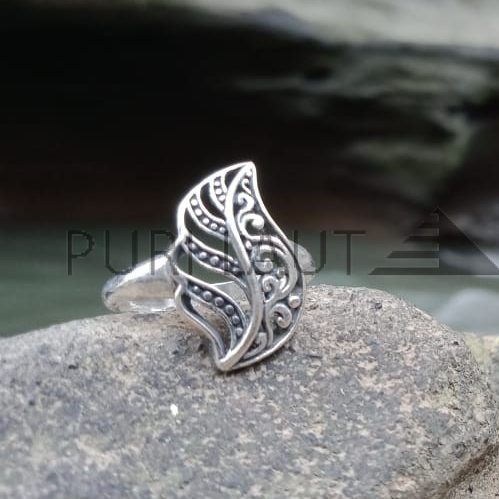 KA-R015-Sterling Small Leaf Ring And Dot Design