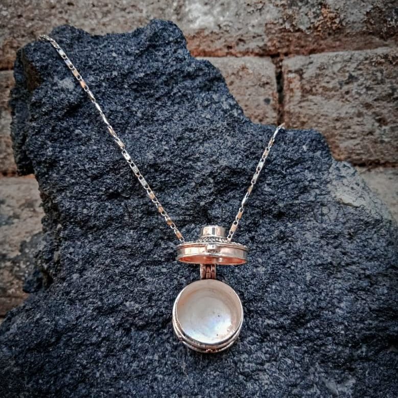 NY-BP005-Box Pendant With Gemstone