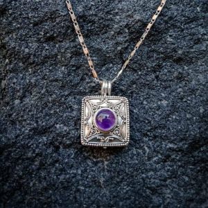 NY-BP007-Box Pendant With Gemstone