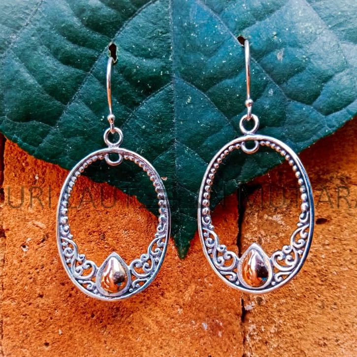 NY-ER014-Oval Ornate Earrings With Gold