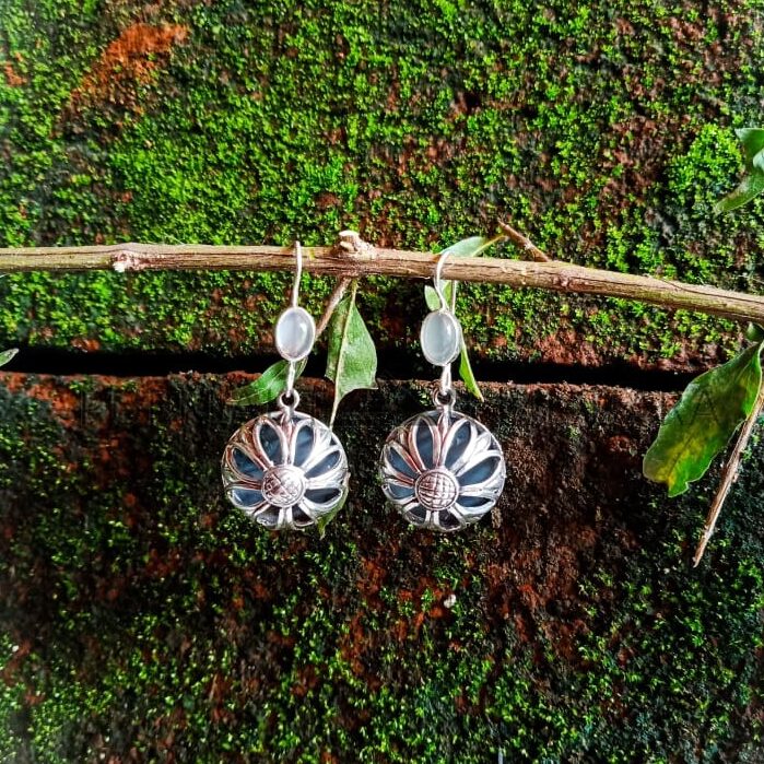 NY-ER064-Dangling Cage Earrings With Gemstone
