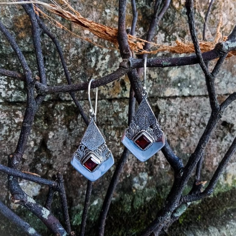 NY-ER163-Silver Dangling Earring With MOP