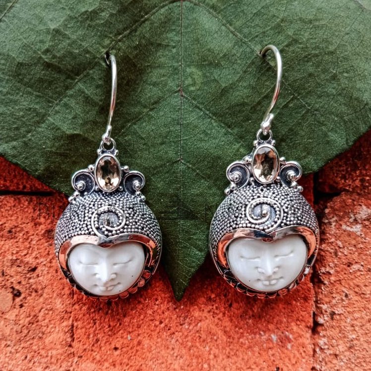 NY-MFER001-Bone Moonface Earring