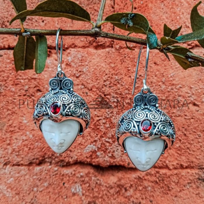 NY-MFER002-Bone Moonface Earring