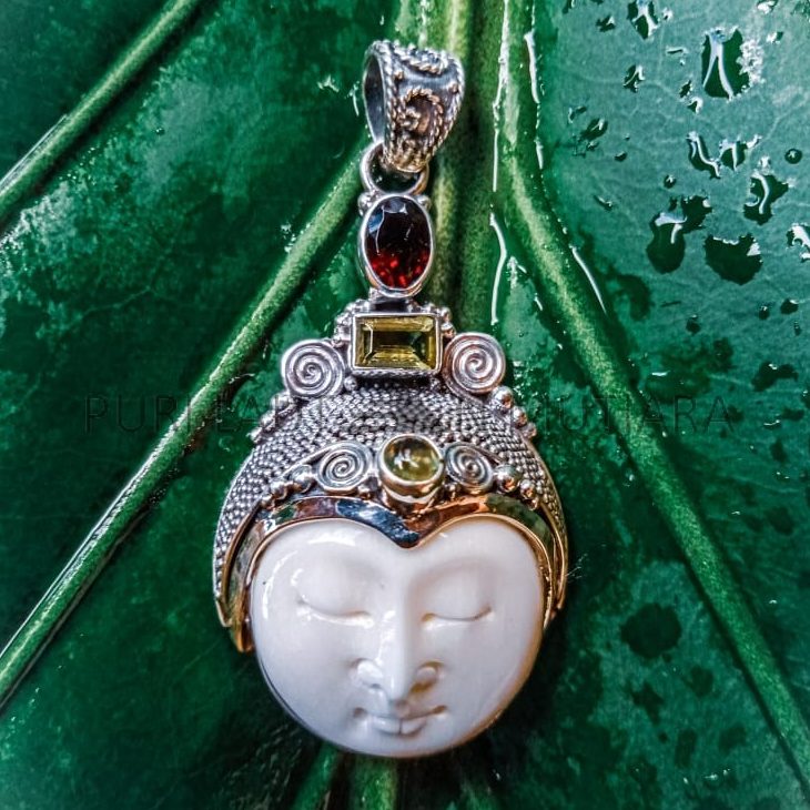 NY-MFPD004-Bone Moonface Pendant