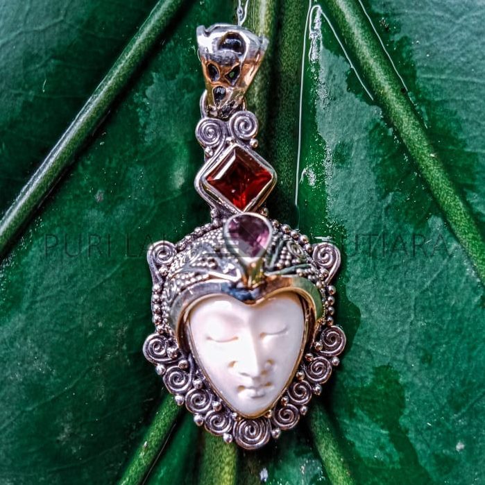 NY-MFPD008-Bone Moonface Pendant
