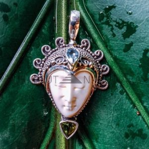 NY-MFPD011-Bone Moonface Pendant