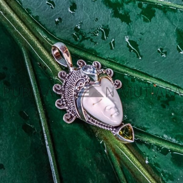 NY-MFPD011-Bone Moonface Pendant