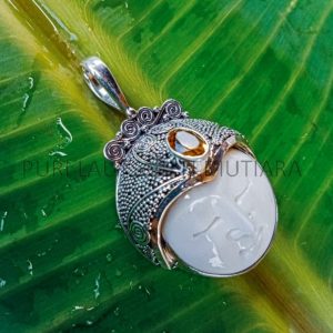 NY-MFPD019-Bone Moonface Pendant