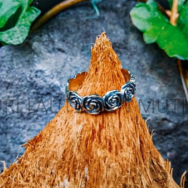 NY-R004-Flower Band Ring
