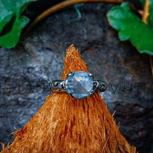 NY-R008-Cast Ornate Ring Band With Petal Setting